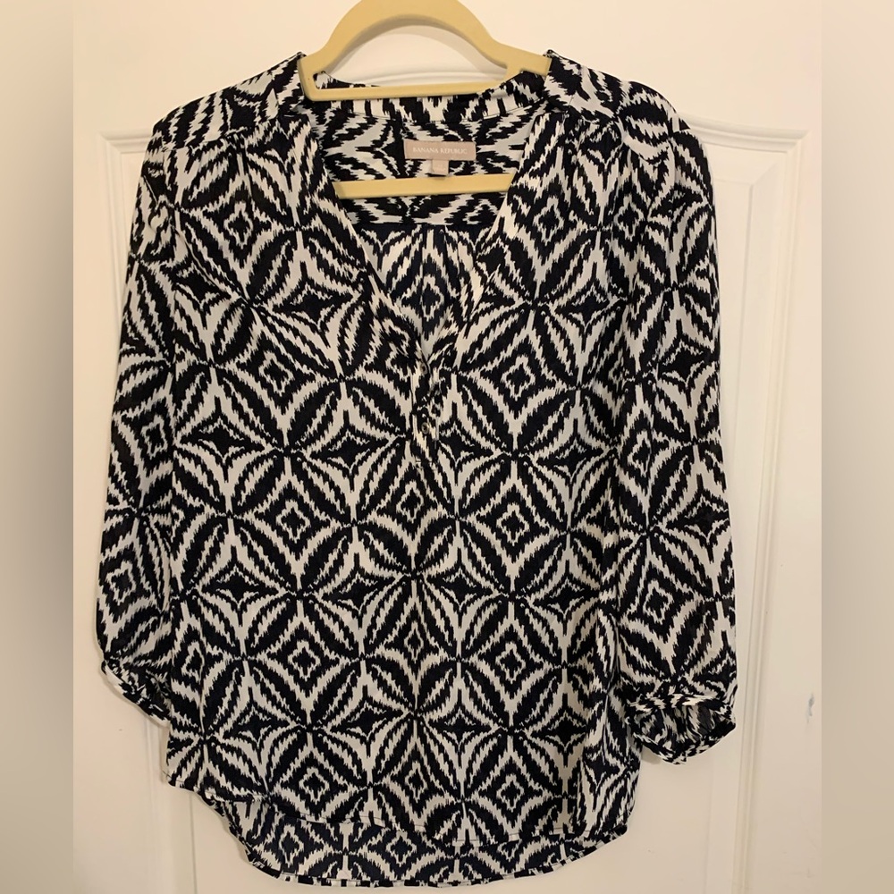 Banana Republic Black/White Geometric Print Blouse Medium 3/4 Sleeve